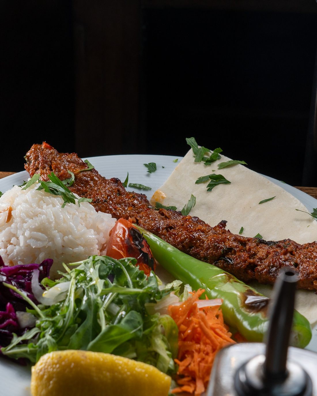 Adana vom Holzkohlegrill im KENT Restaurant Wien